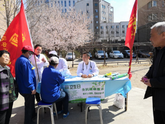 苏家屯区中心医院开展送健康进社区活动