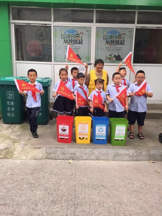 垃圾分类更环保，杭州市青蓝小学一（3）班假日小队展风采
